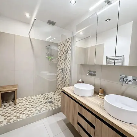 Daire Luxurious 3-bedroom With Stunning Sea View Cannes