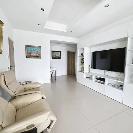 Daire Luxurious 3-bedroom With Stunning Sea View