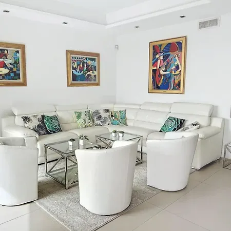Daire Luxurious 3-bedroom With Stunning Sea View *